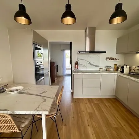 Bel T3 Renove Avec Vue Sur A - Fr-1-494-213 *