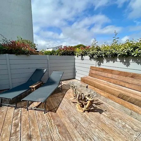 Bel T3 Renove Avec Vue Sur A - Fr-1-494-213 *