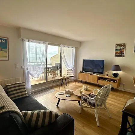 Bel T3 Renove Avec Vue Sur A - Fr-1-494-213