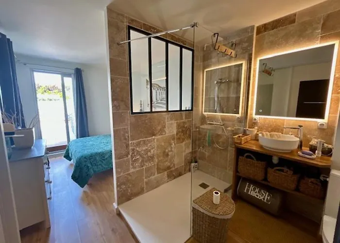 Appartement Bel T3 Renove Avec Vue Sur A - Fr-1-494-213 *