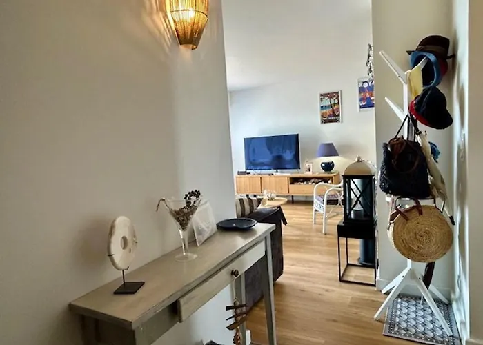 Appartement Bel T3 Renove Avec Vue Sur A - Fr-1-494-213 *